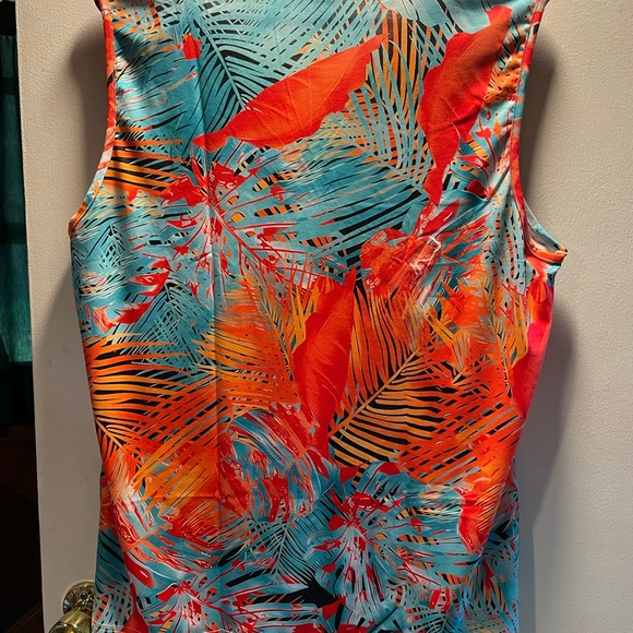 NWOT Vibrant Tropical Sleeveless Top - Picture 2 of 4